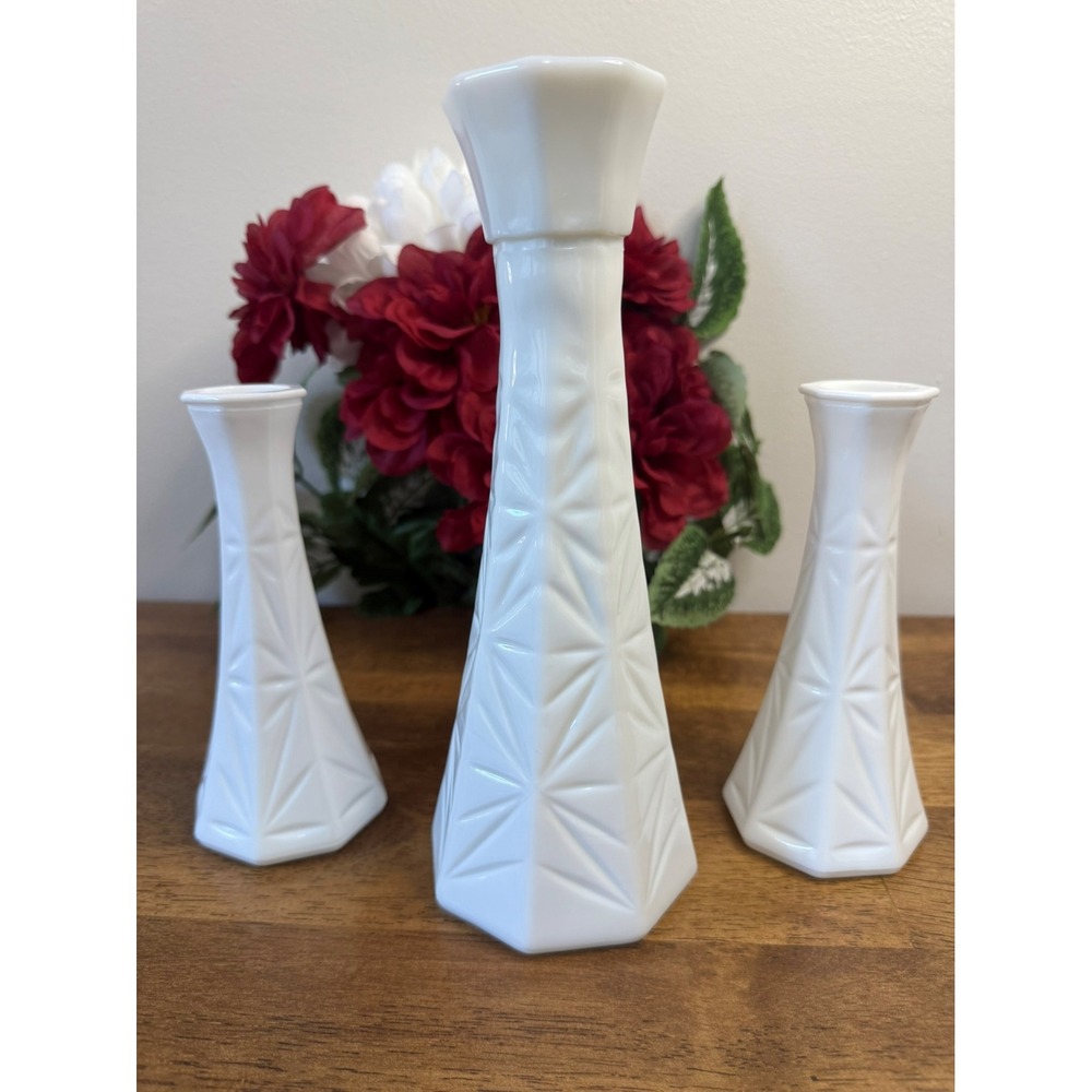 Hoosier Glass Milk Glass Vases Starburst Hexagon Pattern Vintage White Wedding‎
